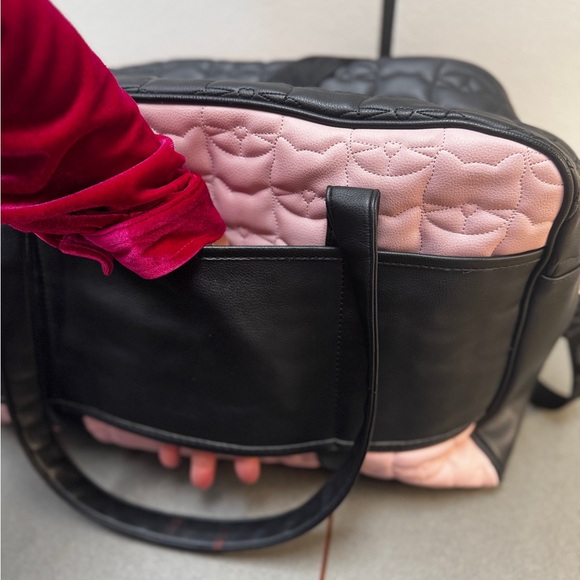 Betsey Johnson Quilted Cat Face Weekender or Duffle Bag - Picture 7 of 7